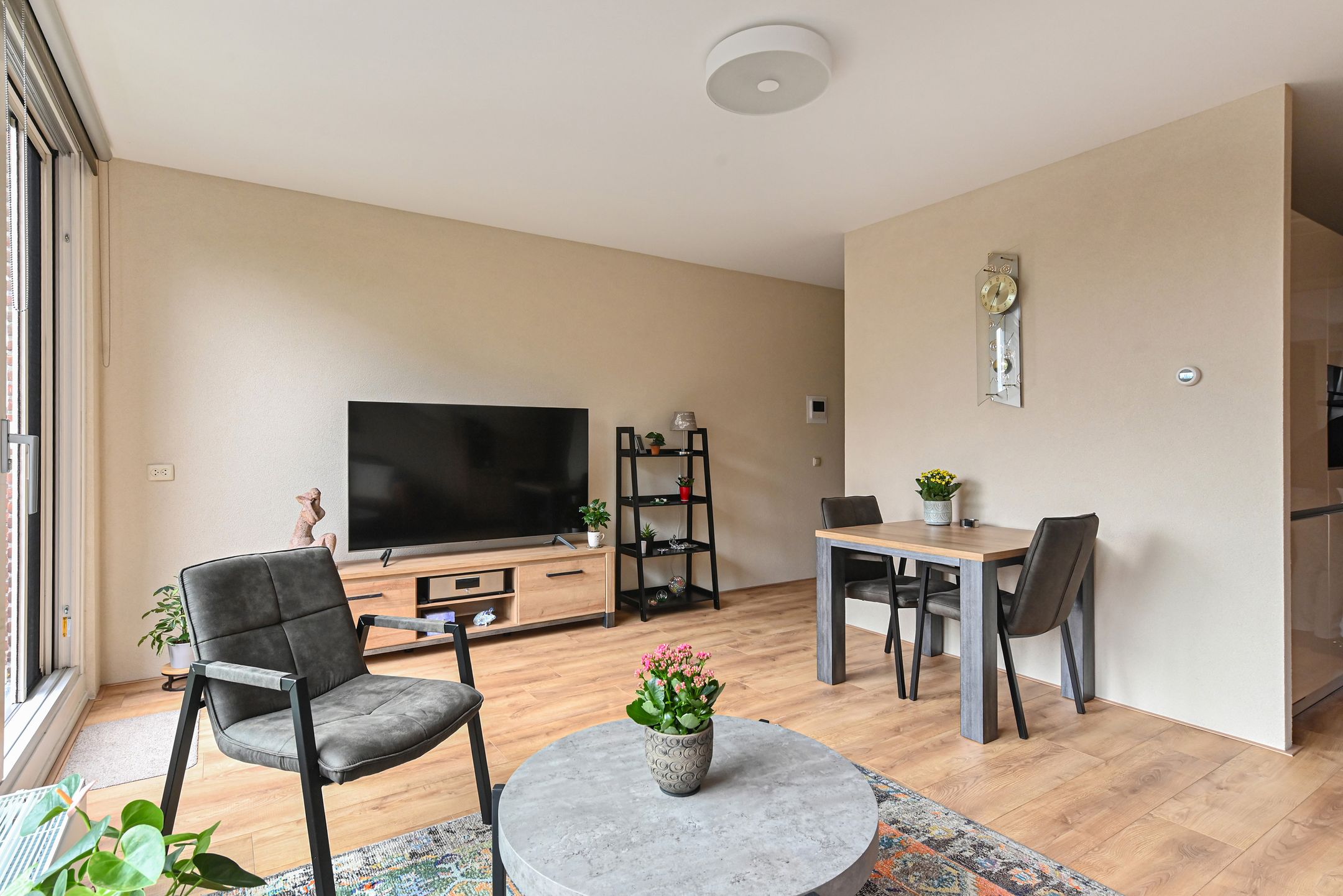 Foto 9 van Marshallplein 196