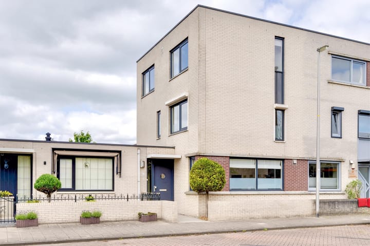 Photo 1 of Gangeslaan 64