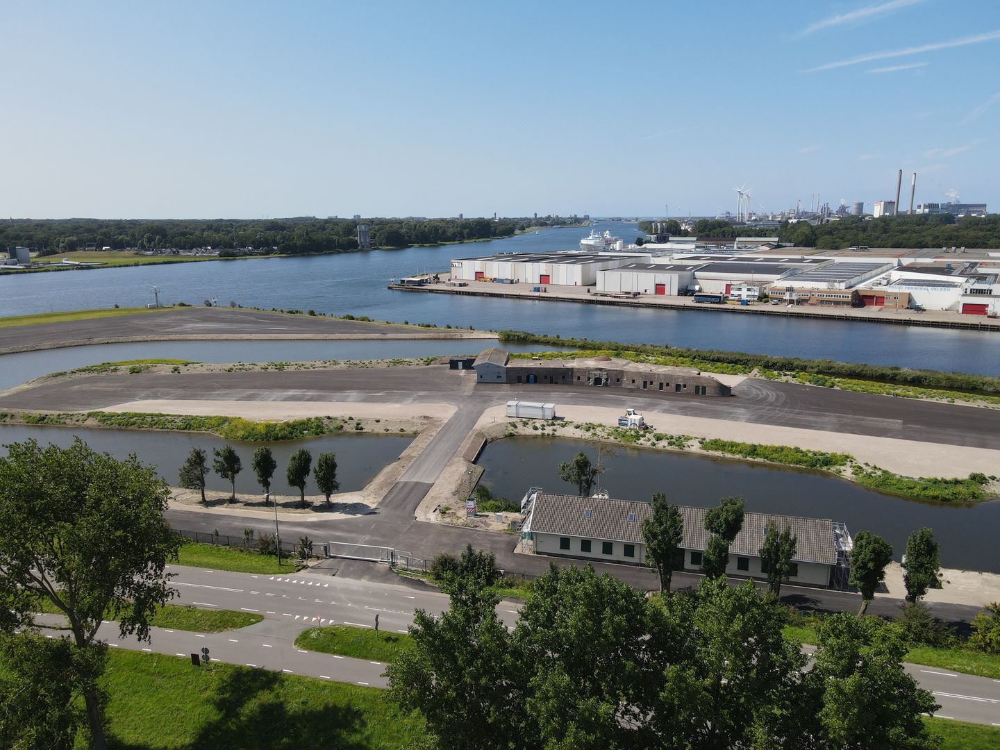 View photo 3 of Kanaalweg 2-1
