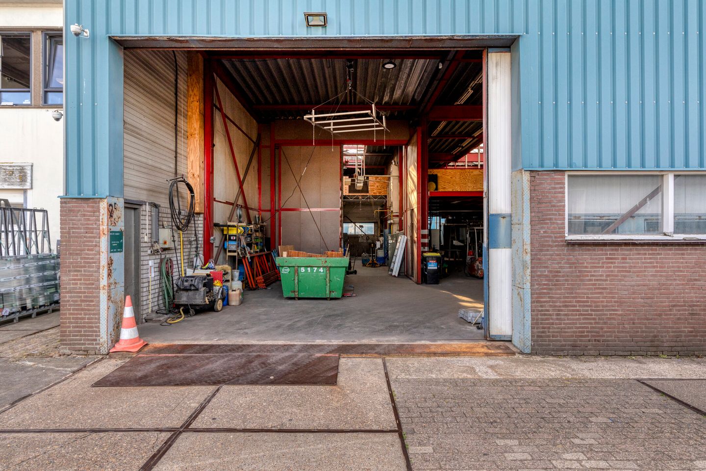 View photo 2 of Industrieweg 2-E