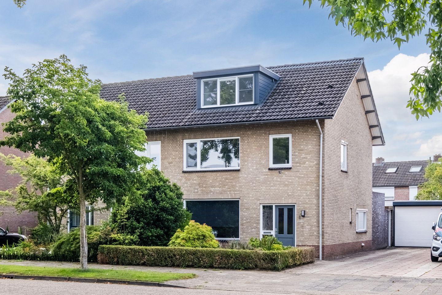 Foto 1 van Sint-Martenstraat 6