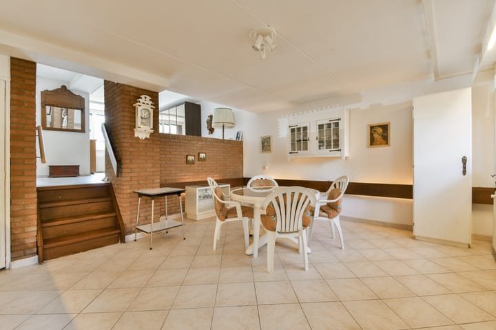 Photo 9 of Haarlemmerstraat 1-A