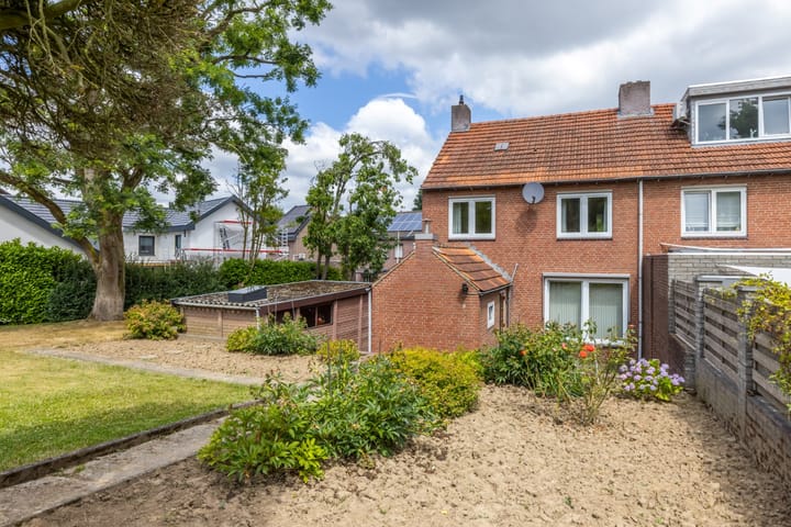 Foto 30 van Monseigneur Mannensstraat 42