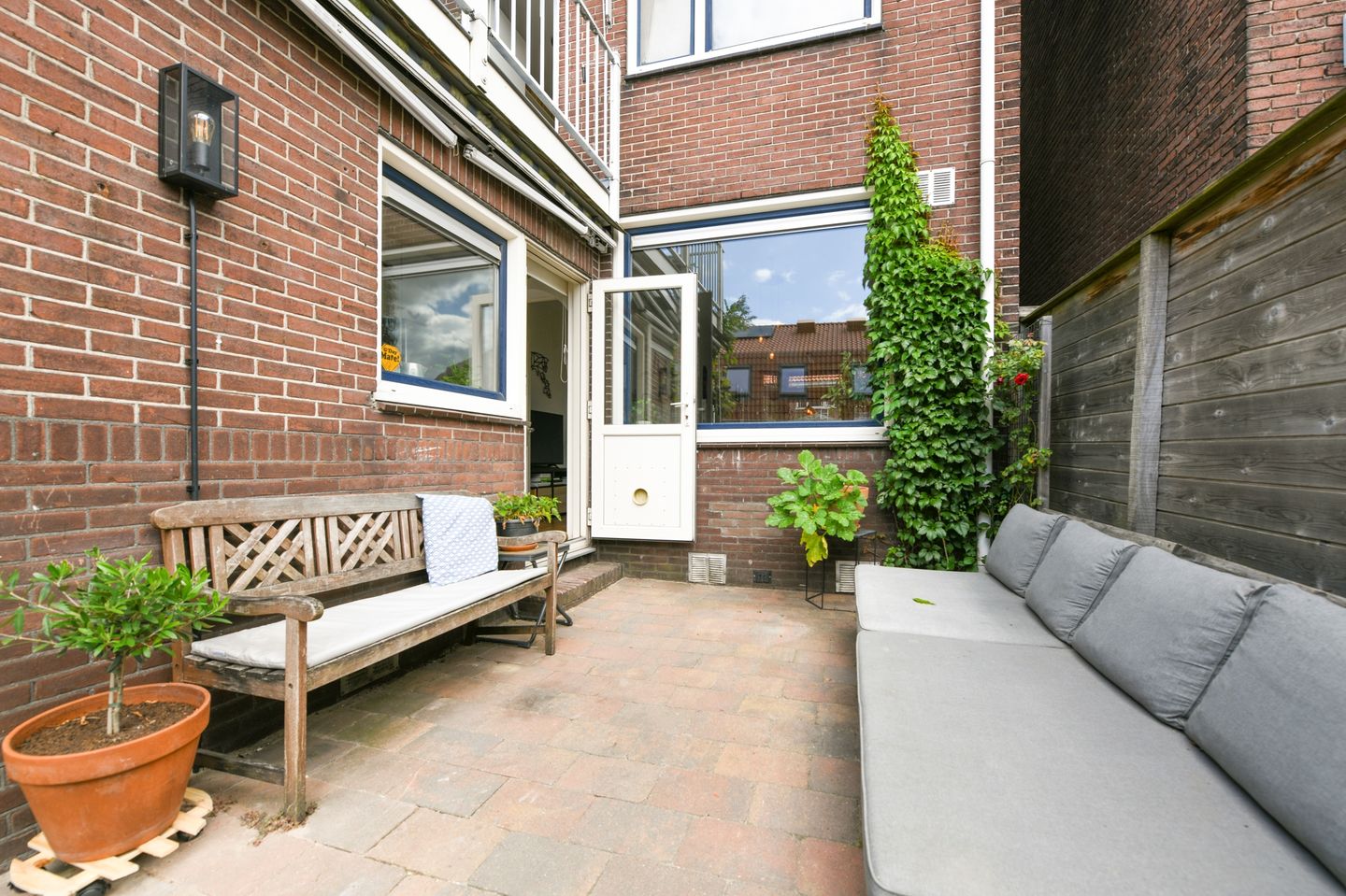 Photo 19 of Burgemeester Ter Laanstraat 104