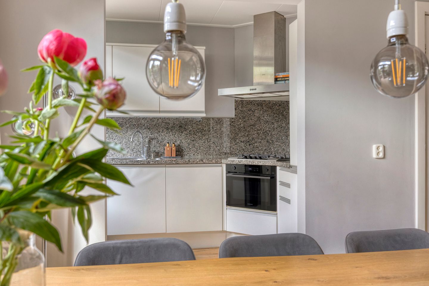 Foto 14 van Leliestraat 154