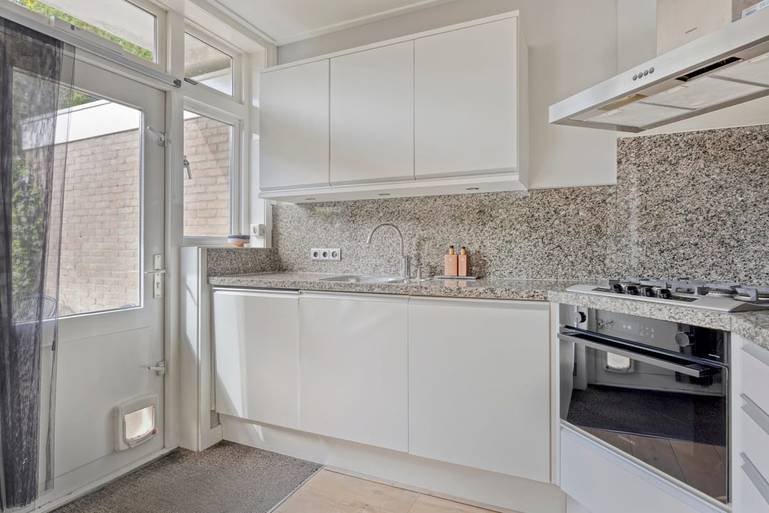 Foto 16 van Leliestraat 154