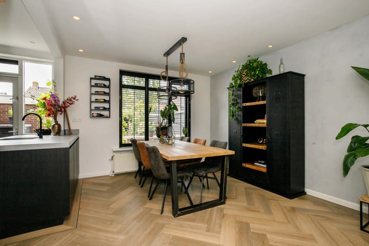 Photo 10 of Mesdagstraat 30