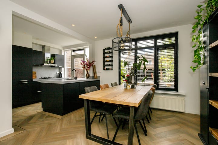 Photo 11 of Mesdagstraat 30