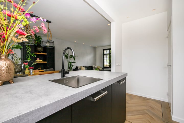 Photo 14 of Mesdagstraat 30