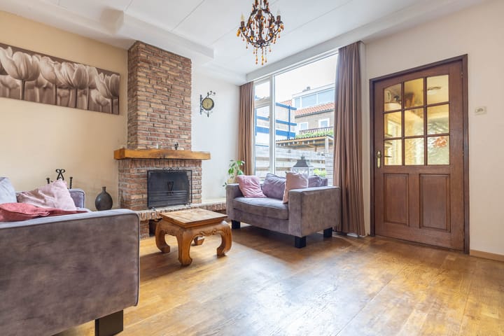 Photo 4 of Leliestraat 24