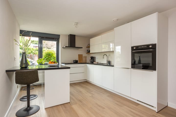 Photo 4 of Akkrumerraklaan 144