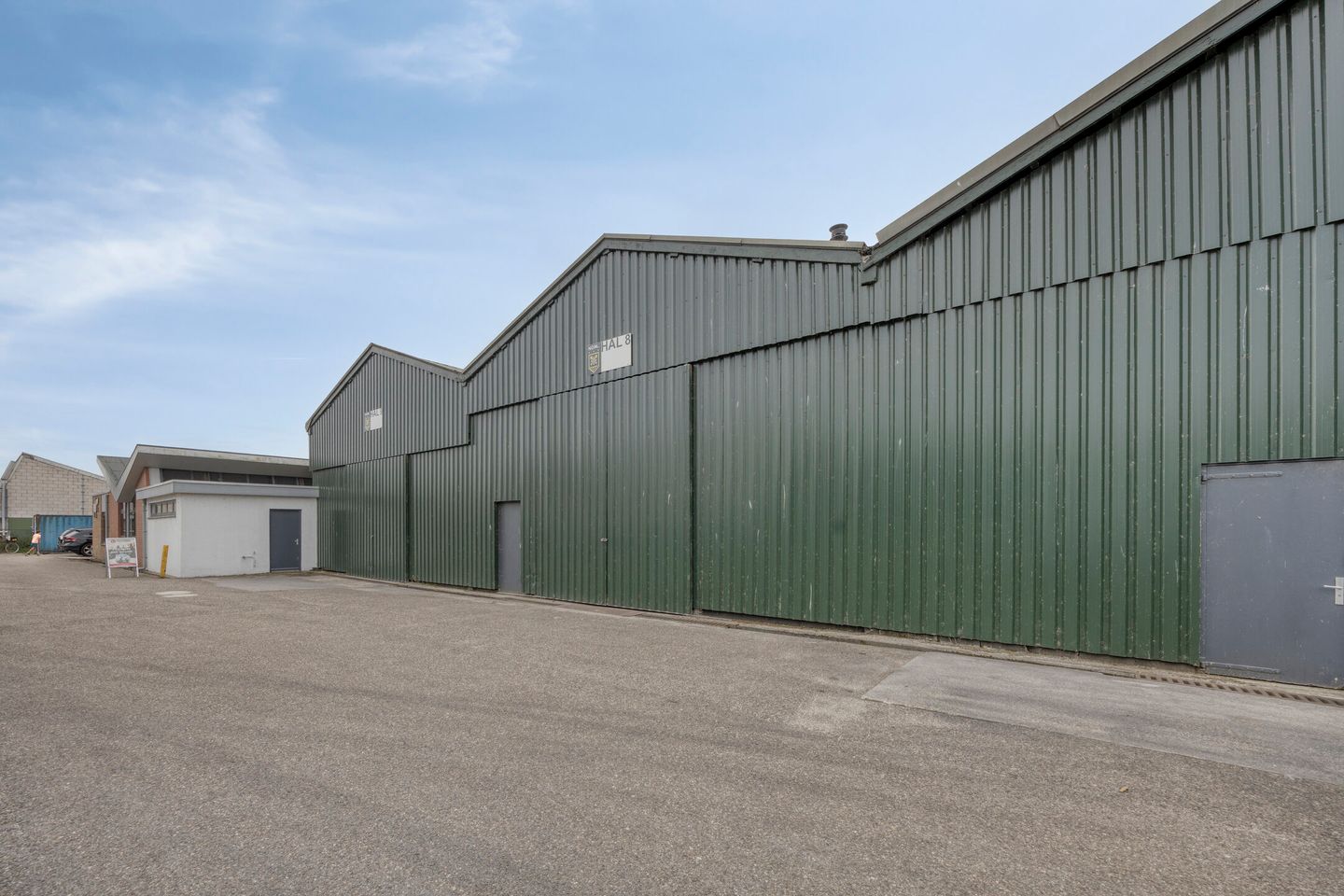 Bekijk foto 2 van J.P. Broekhovenstraat 11