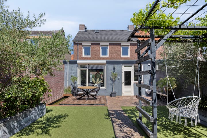 Photo 16 of Julianastraat 2-A