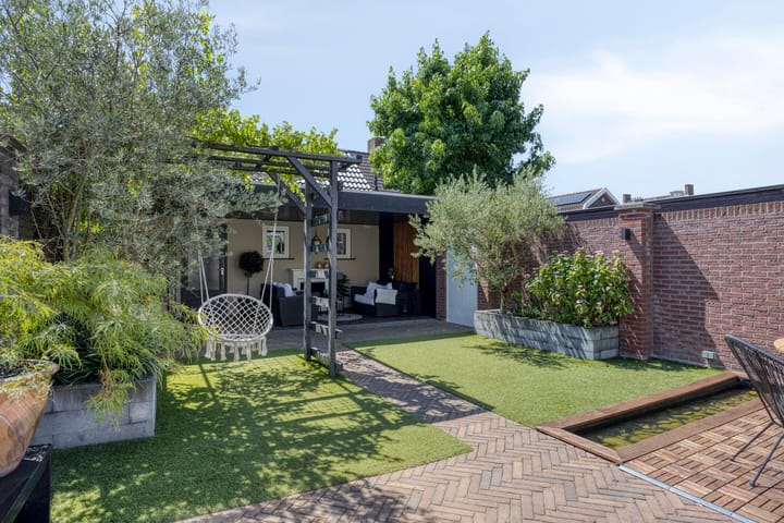 Photo 17 of Julianastraat 2-A