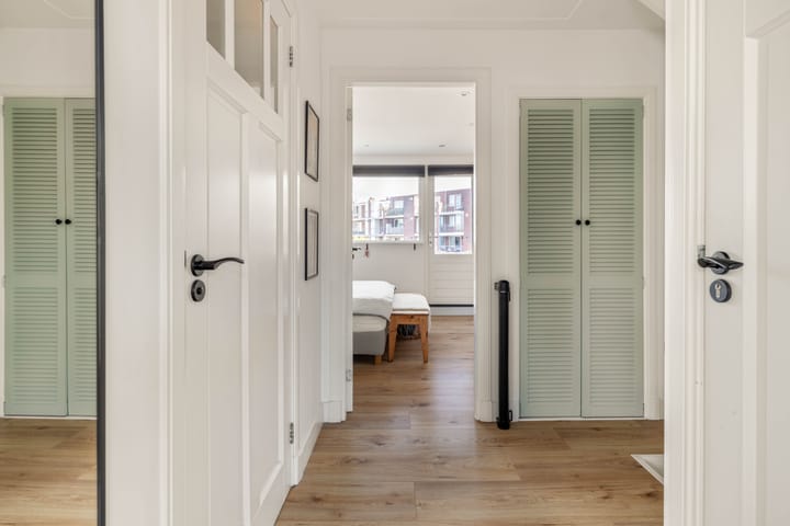 Photo 32 of Linschotenstraat 83