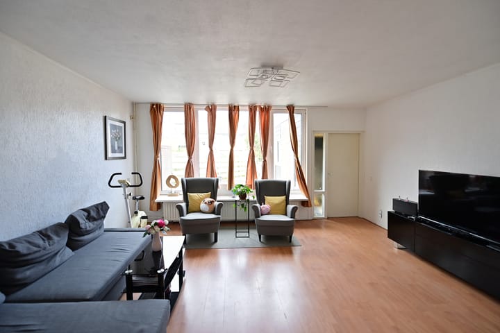 Foto 3 van Middenhof 304