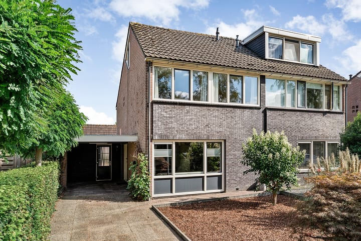 Photo 42 of Meester Holtropstraat 10