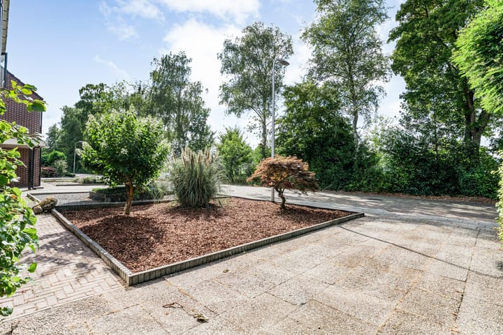 Photo 2 of Meester Holtropstraat 10