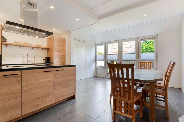 Photo 4 of Meester Holtropstraat 10