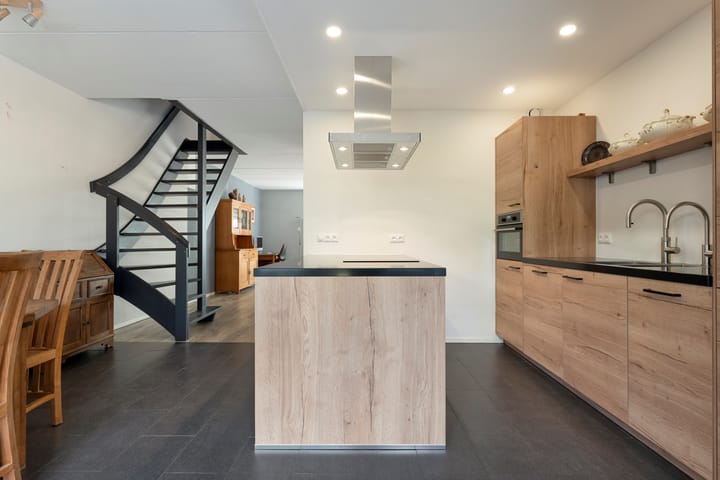 Photo 6 of Meester Holtropstraat 10