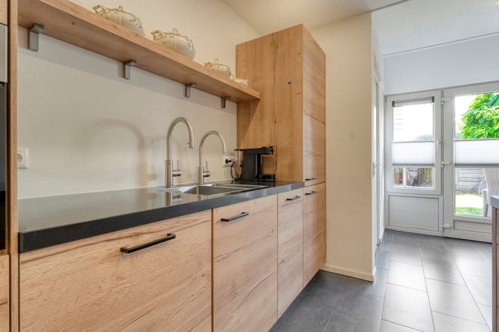 Photo 7 of Meester Holtropstraat 10