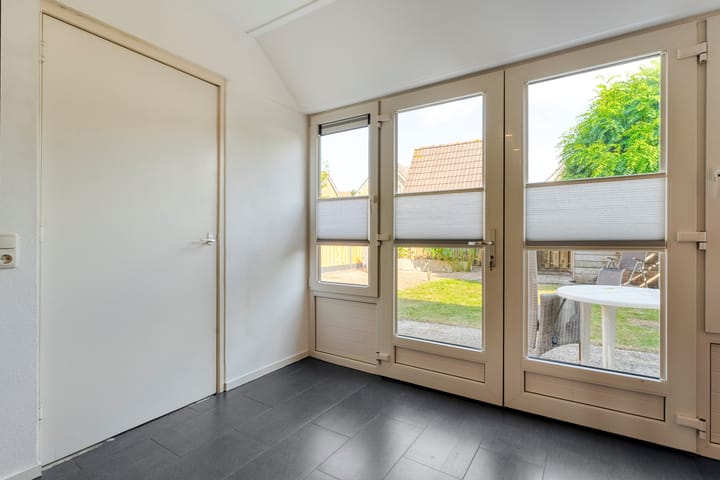 Photo 8 of Meester Holtropstraat 10