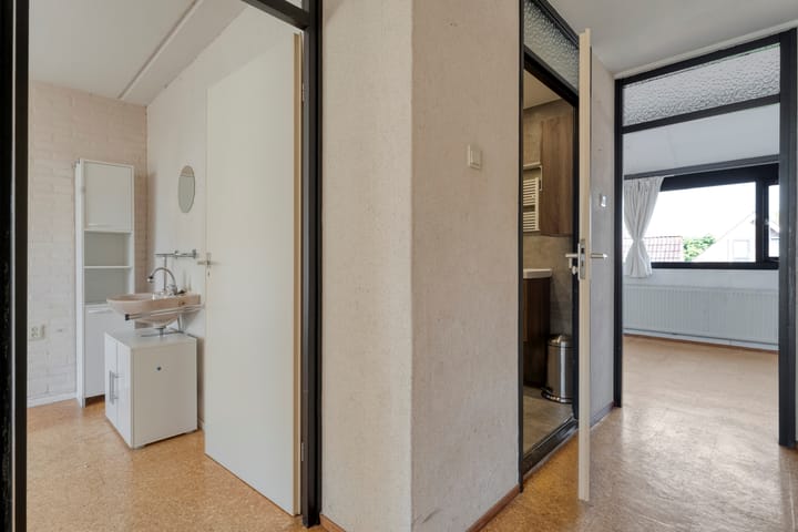 Photo 23 of Meester Holtropstraat 10