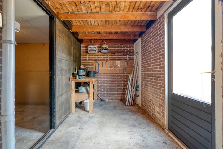 Photo 36 of Meester Holtropstraat 10