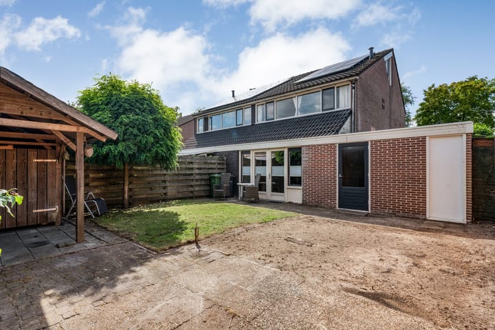 Photo 37 of Meester Holtropstraat 10