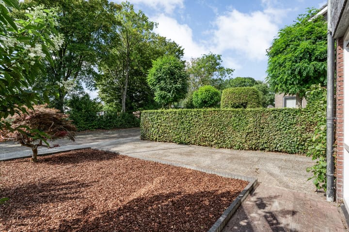 Photo 46 of Meester Holtropstraat 10