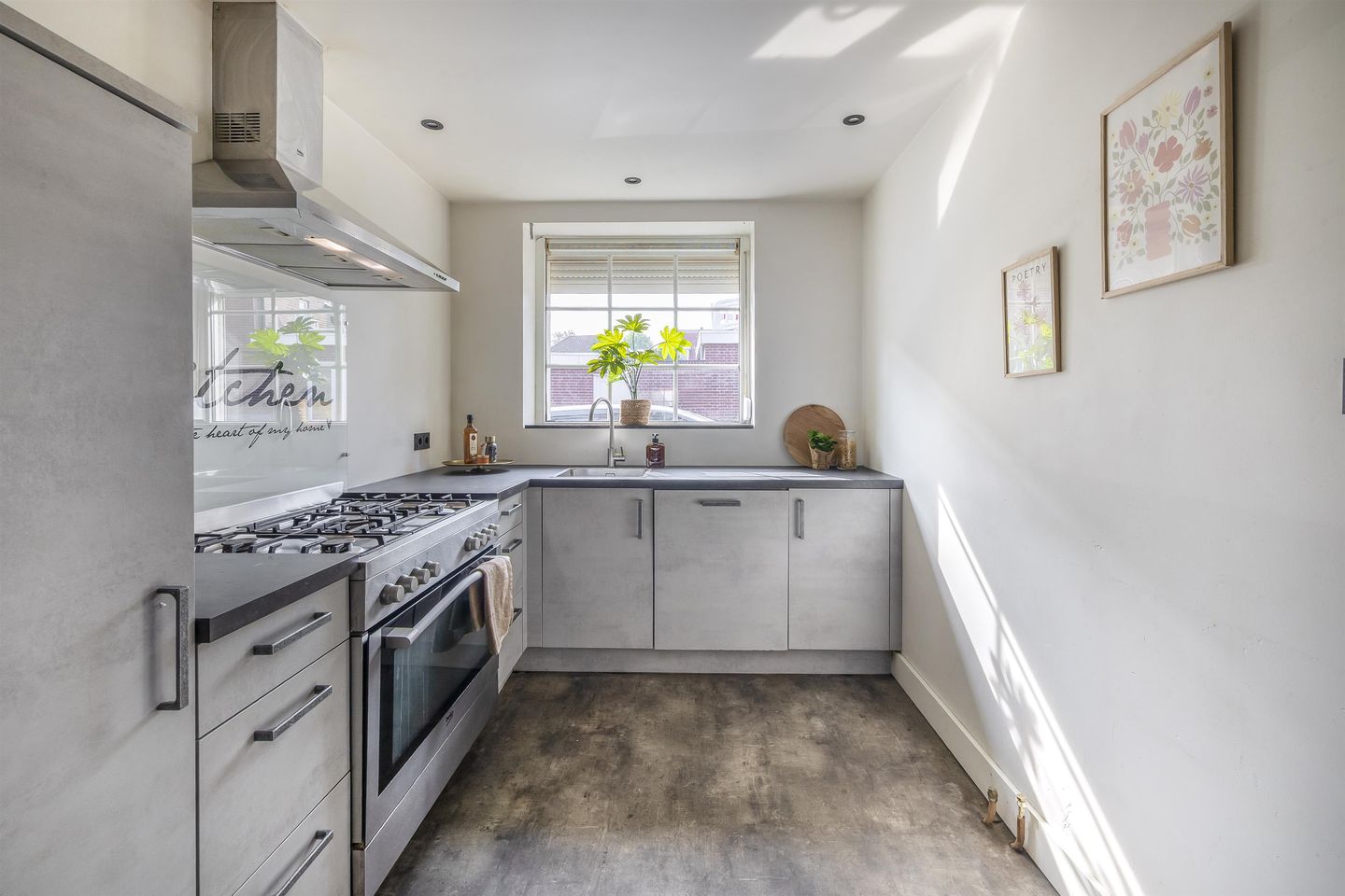 Photo 10 of Jacob Roggeveenstraat 21