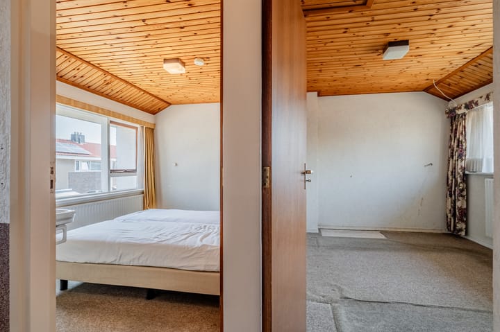 Photo 21 of Irenestraat 23