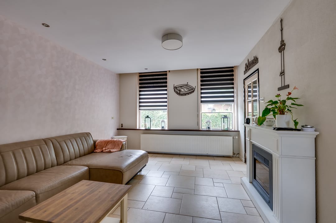 Photo 2 of Julianastraat 28