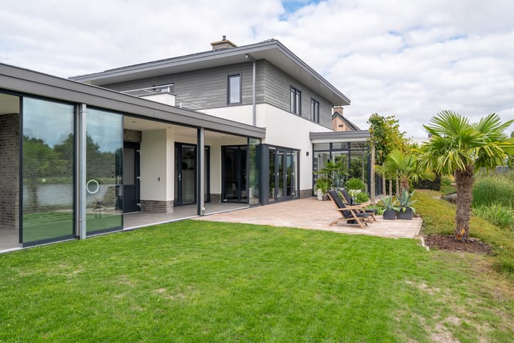 Photo 62 of Freya 11