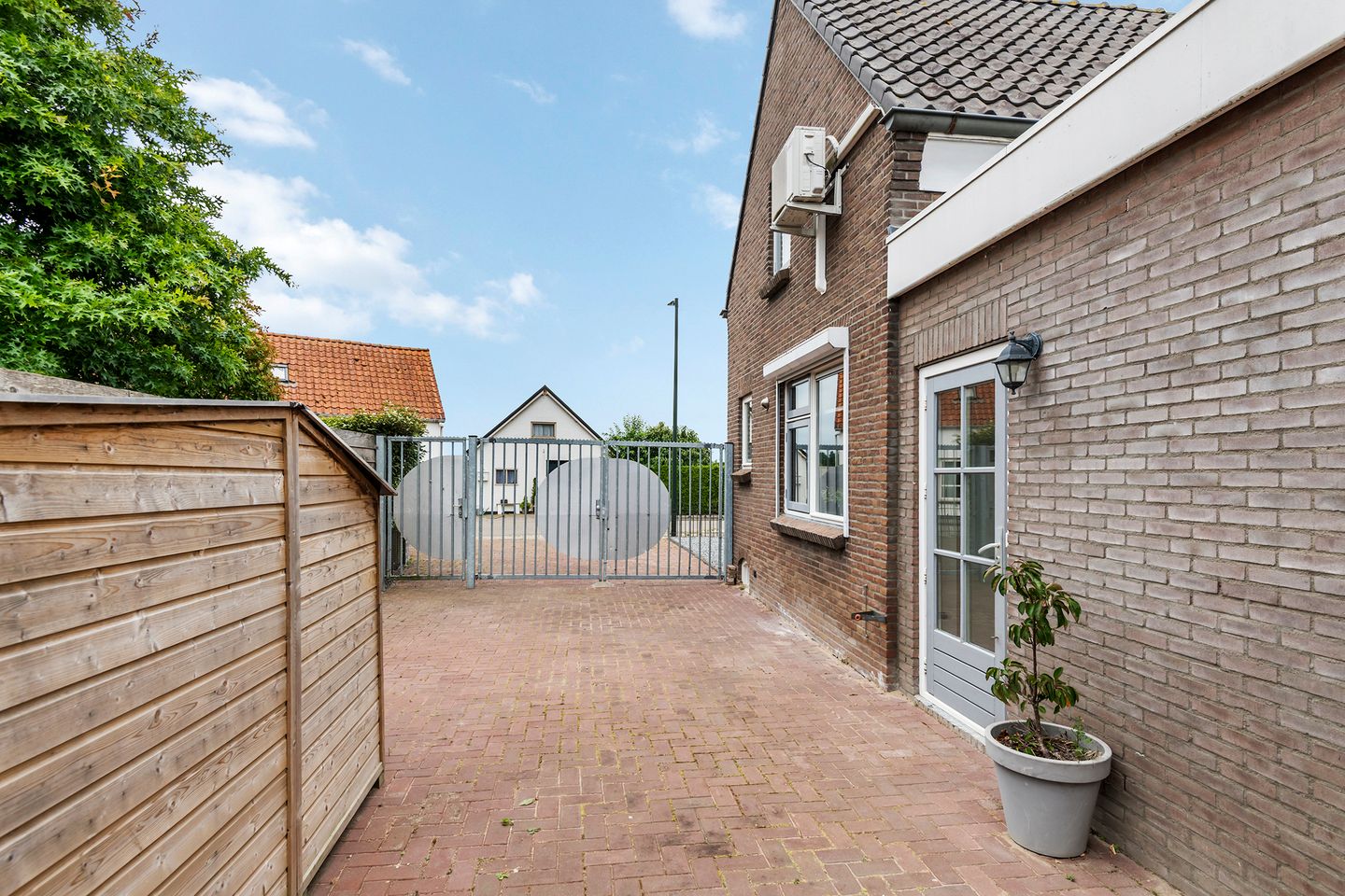 Photo 34 of Beatrixstraat 14