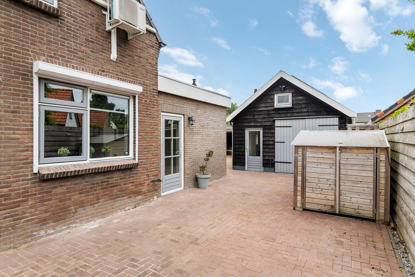 Photo 35 of Beatrixstraat 14