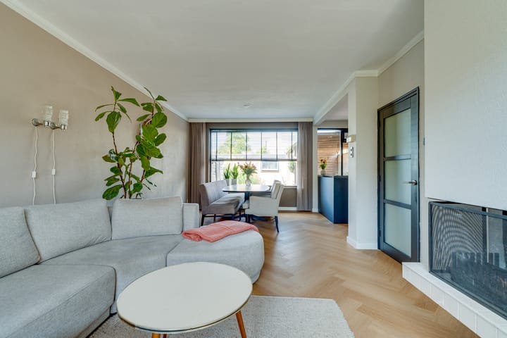 Photo 12 of Burgemeester van Trichtlaan 2