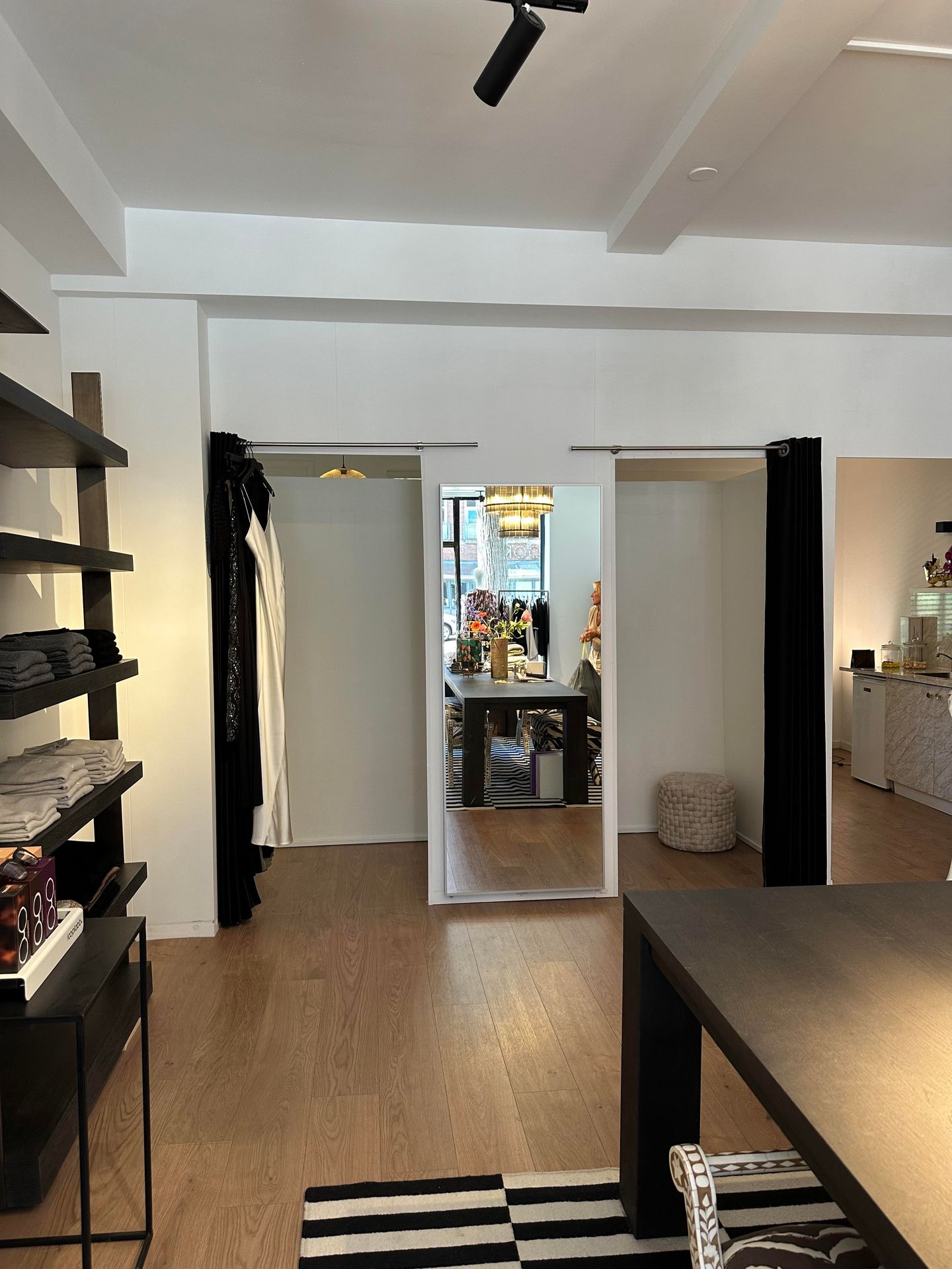 View photo 4 of Beethovenstraat 62-H