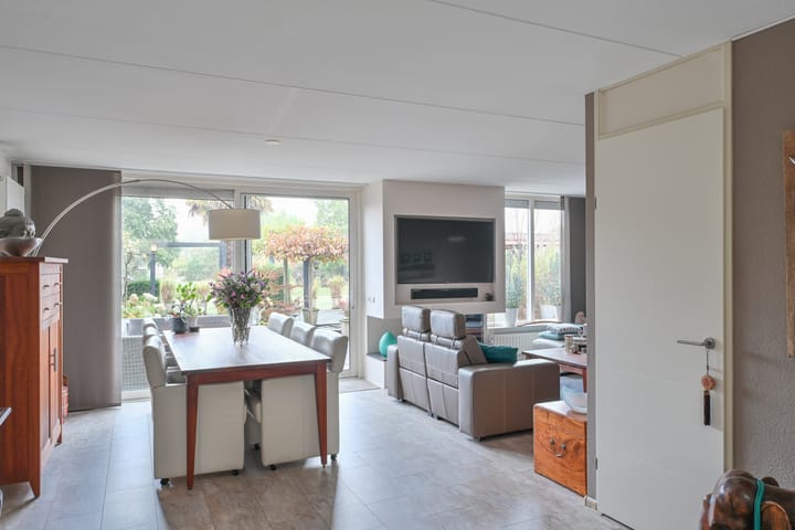 Foto 2 van Marie van Regteren Altenastraat 23