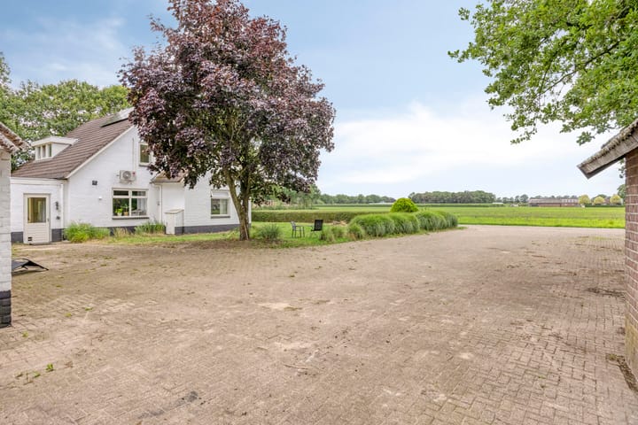 Foto 9 van Vale Peelweg 4