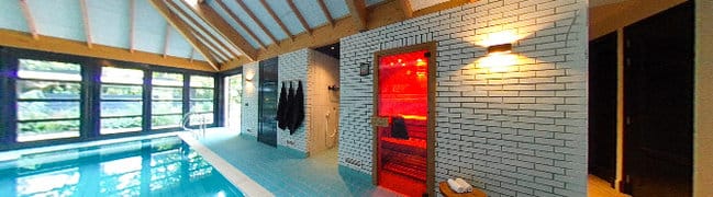 Zwembad met wellness