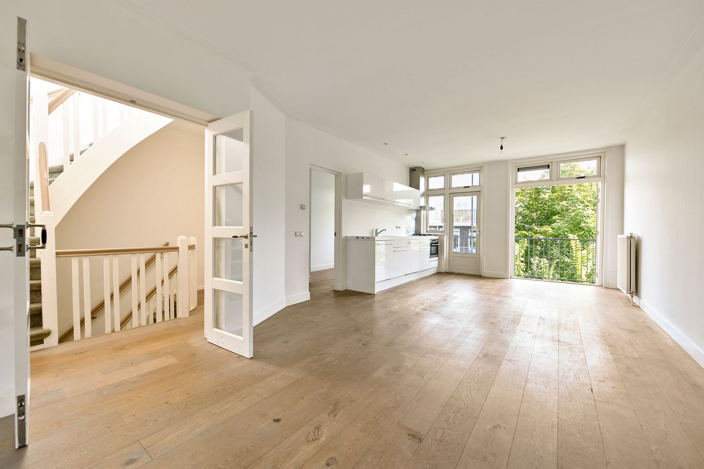 View photo 2 of Vechtstraat 165-H