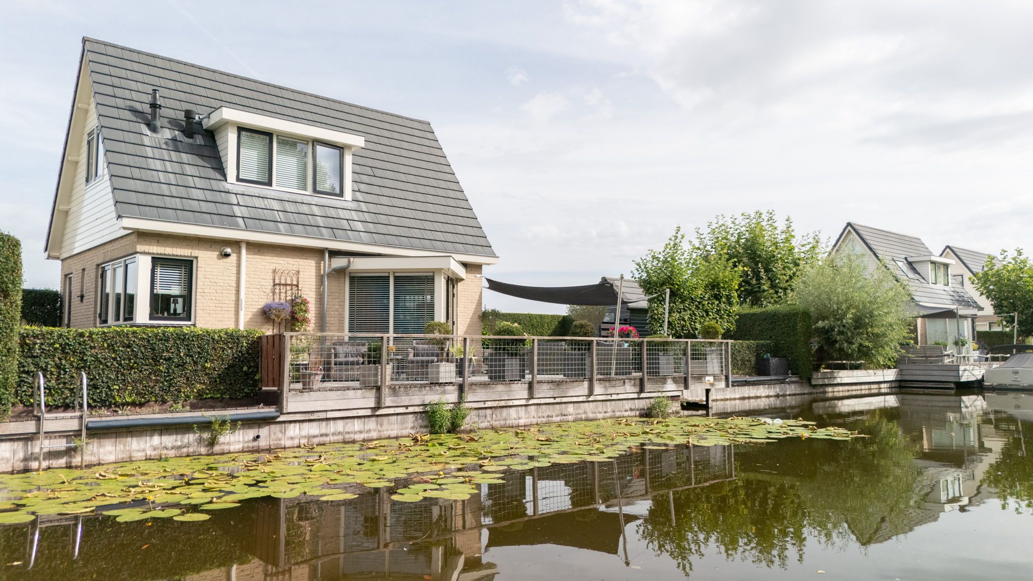 2-bedroom freehold villa in Breukelen — photo 1 of 5