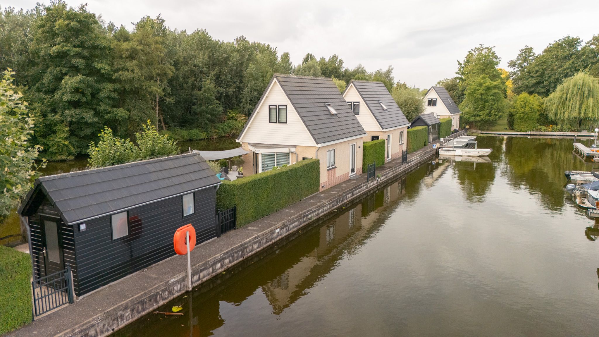 2-bedroom freehold villa in Breukelen — photo 2 of 5