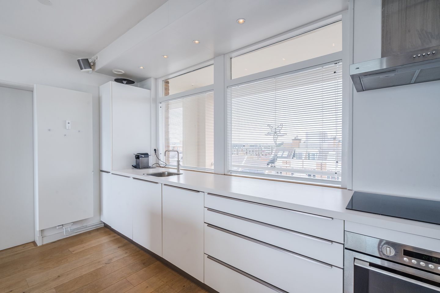 Photo 14 of Kennedyboulevard 170