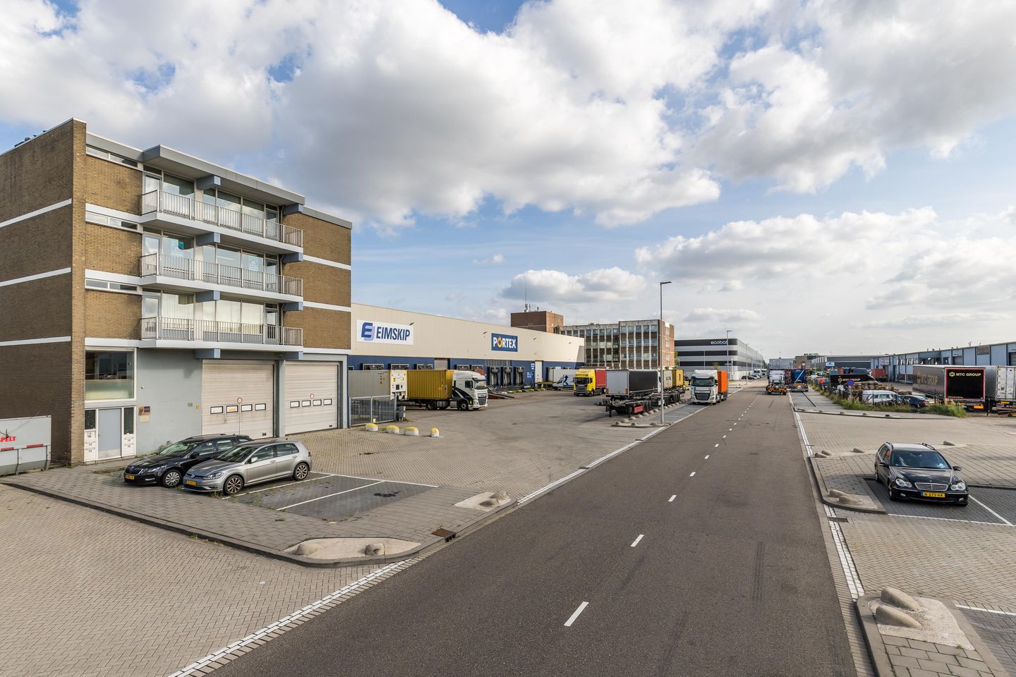 Bekijk foto 4 van Smirnoffweg 34