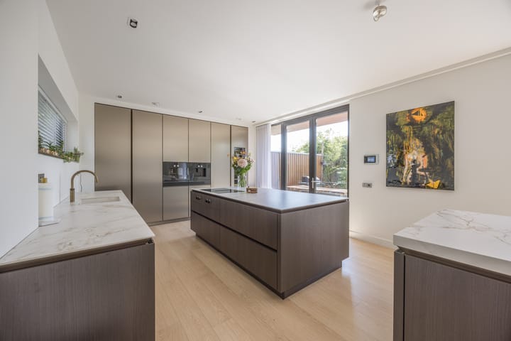 Foto 11 van Mattenbiesstraat 140