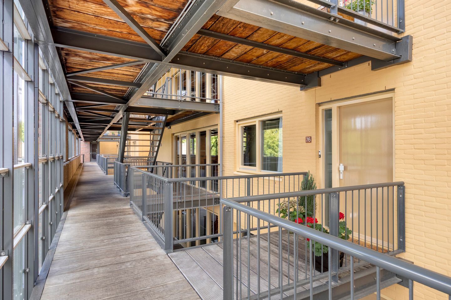 Photo 19 of Burgemeester van Dijkeplein 76