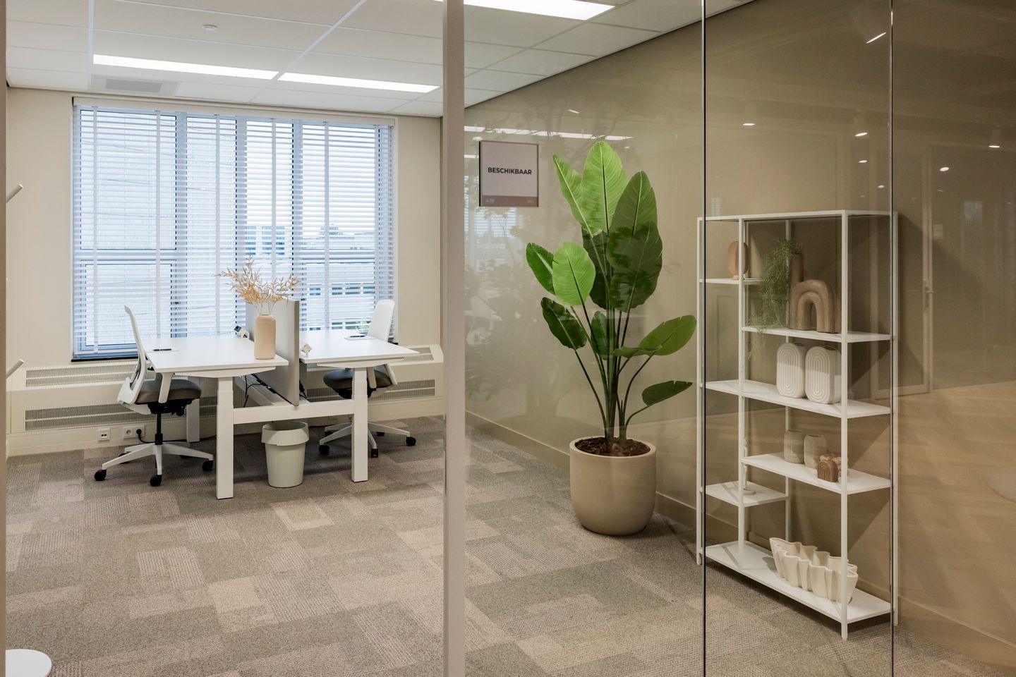 Bekijk foto 3 van Diemerhof 42