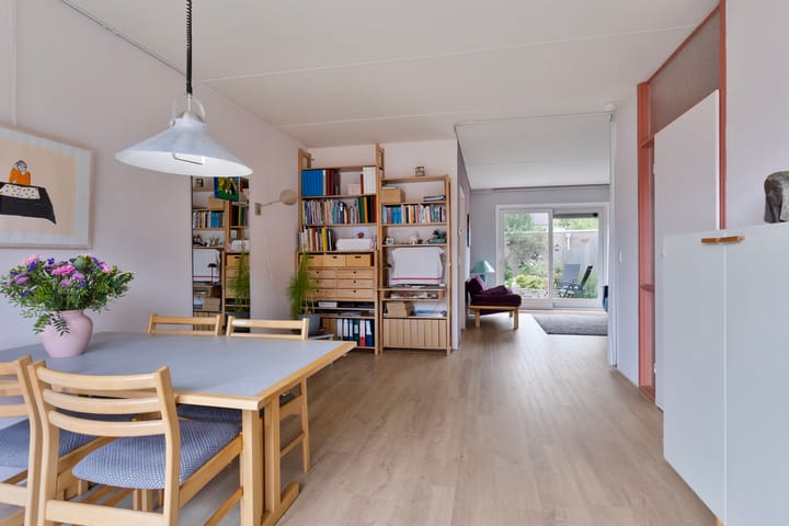 Foto 9 van Weegbree 52